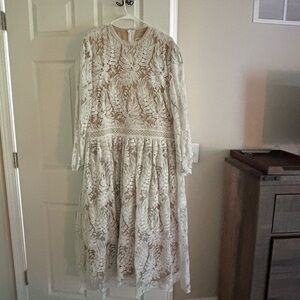 Ivy City Co White and Tan Midi Dress